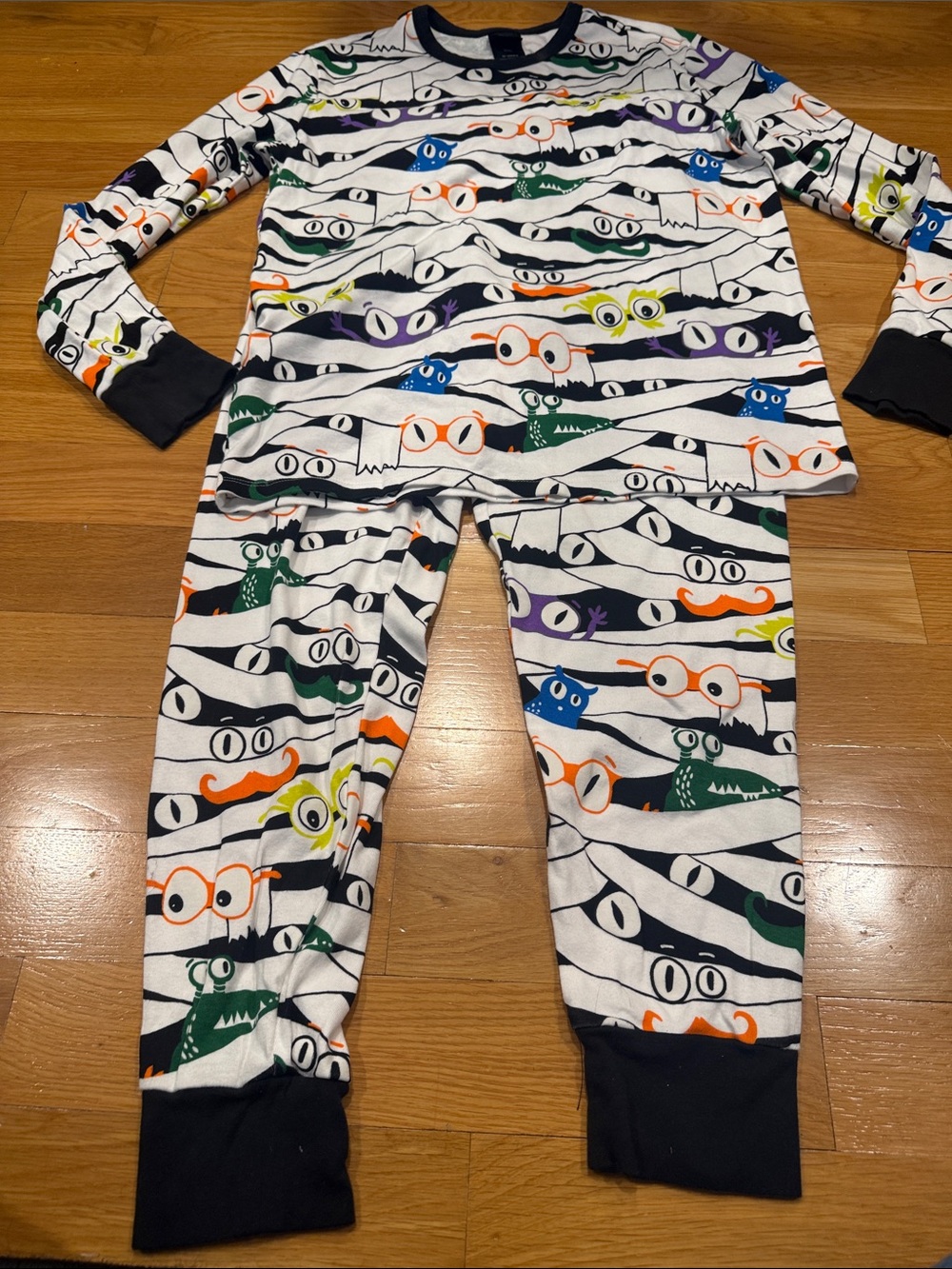 HyDE and EEK men’s Halloween pajamas set size medium.